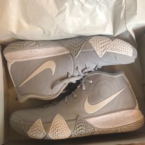 Kyrie 4 TB
